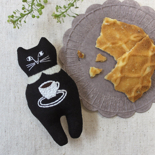 Nekogao- Cat Brouch Kit in Black with Coffee Cut