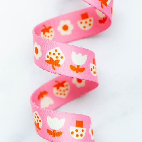 Strawbitties in Pink Webbing 1" 