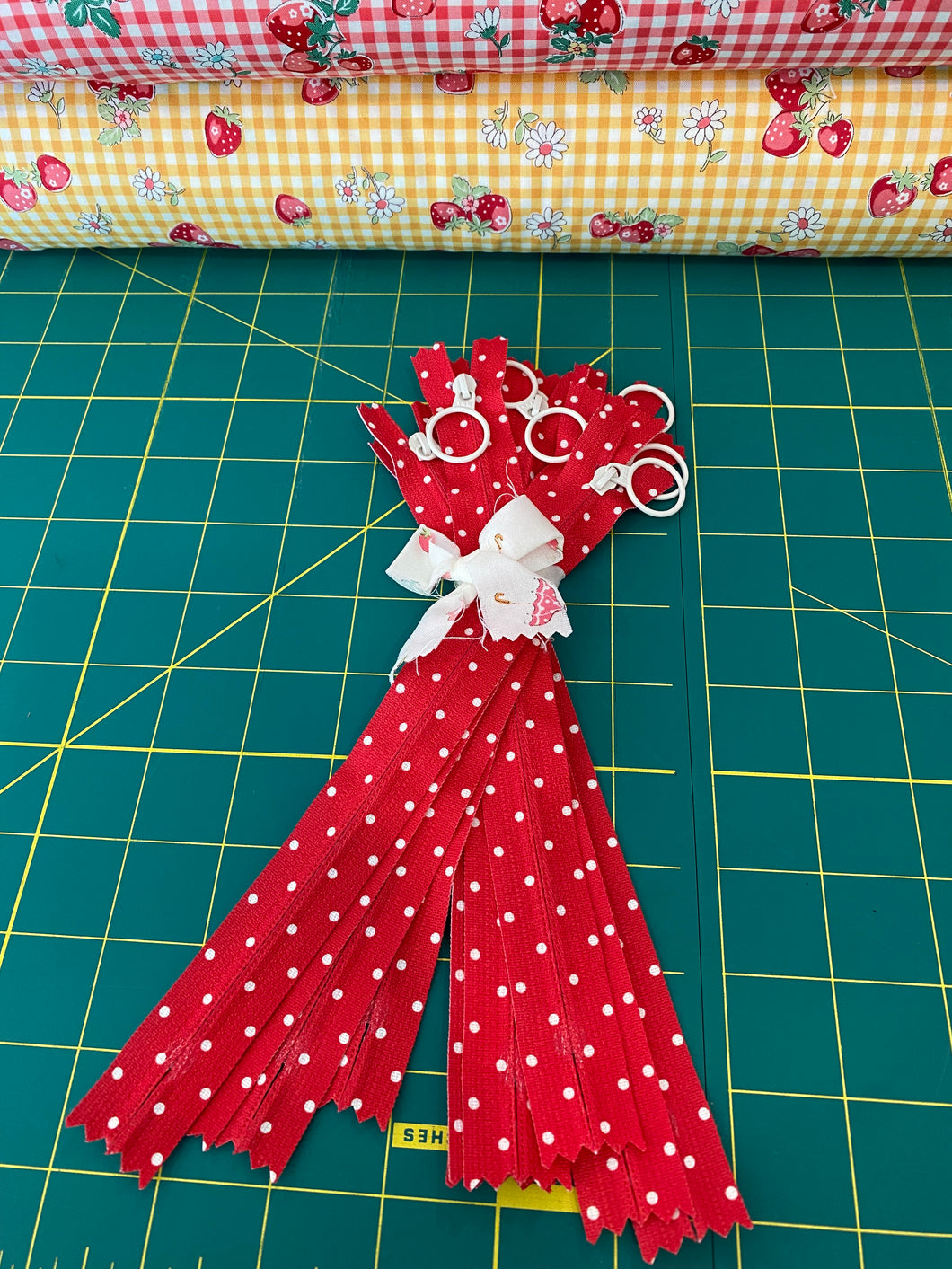 Red Polka Dot Zipper 8”