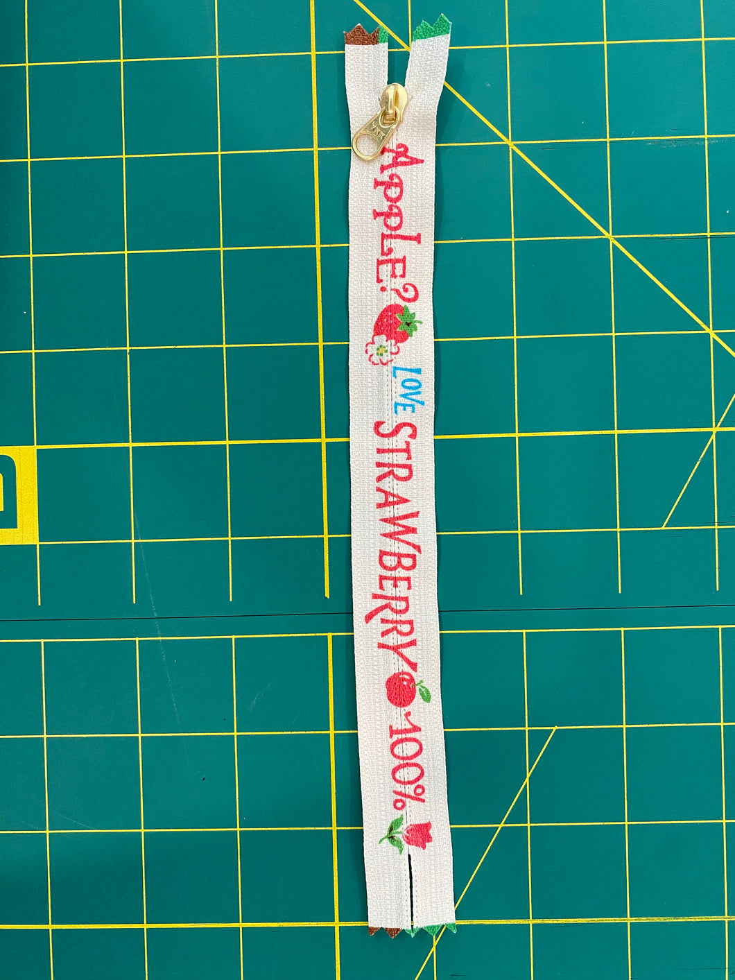 Lovely Fruit White Zipper 8”