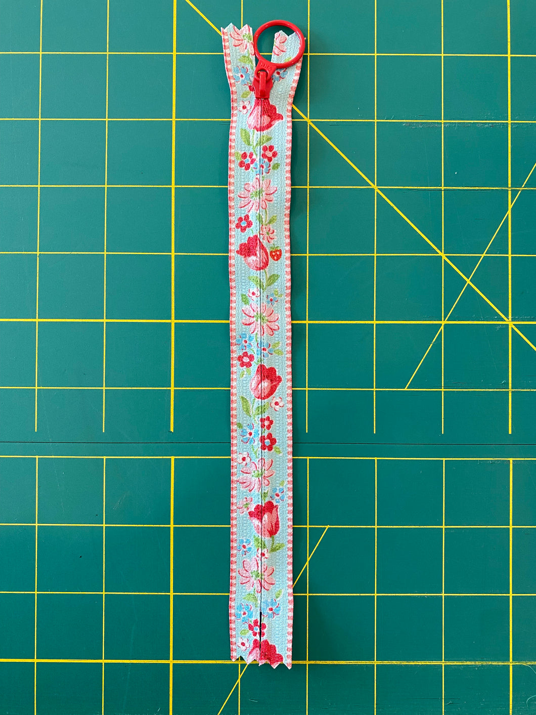 Tulip Zipper 8”