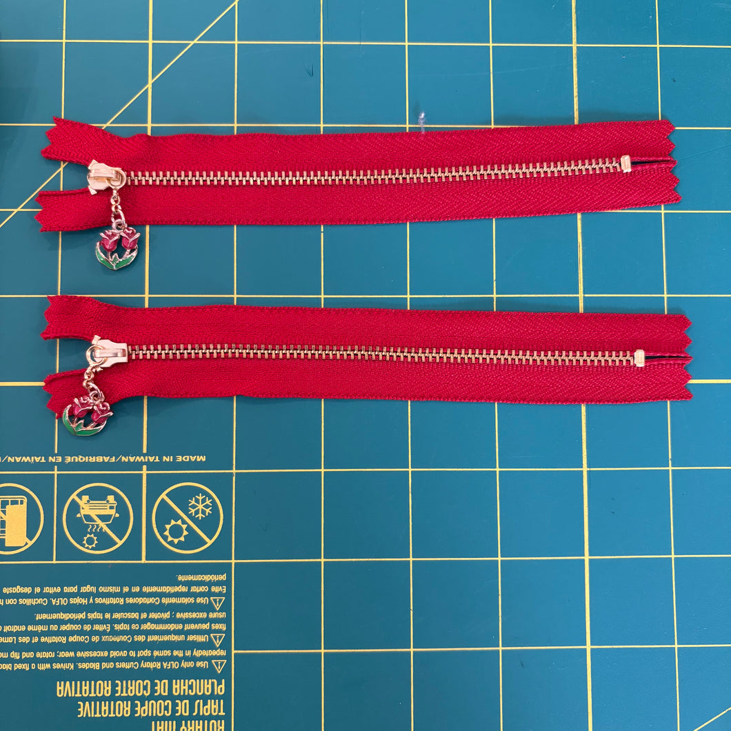 Red Zipper w/ Small Metal Tulip Charm 6” (2pc)