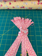 Load image into Gallery viewer, Pink Plaid Zipper 8”
