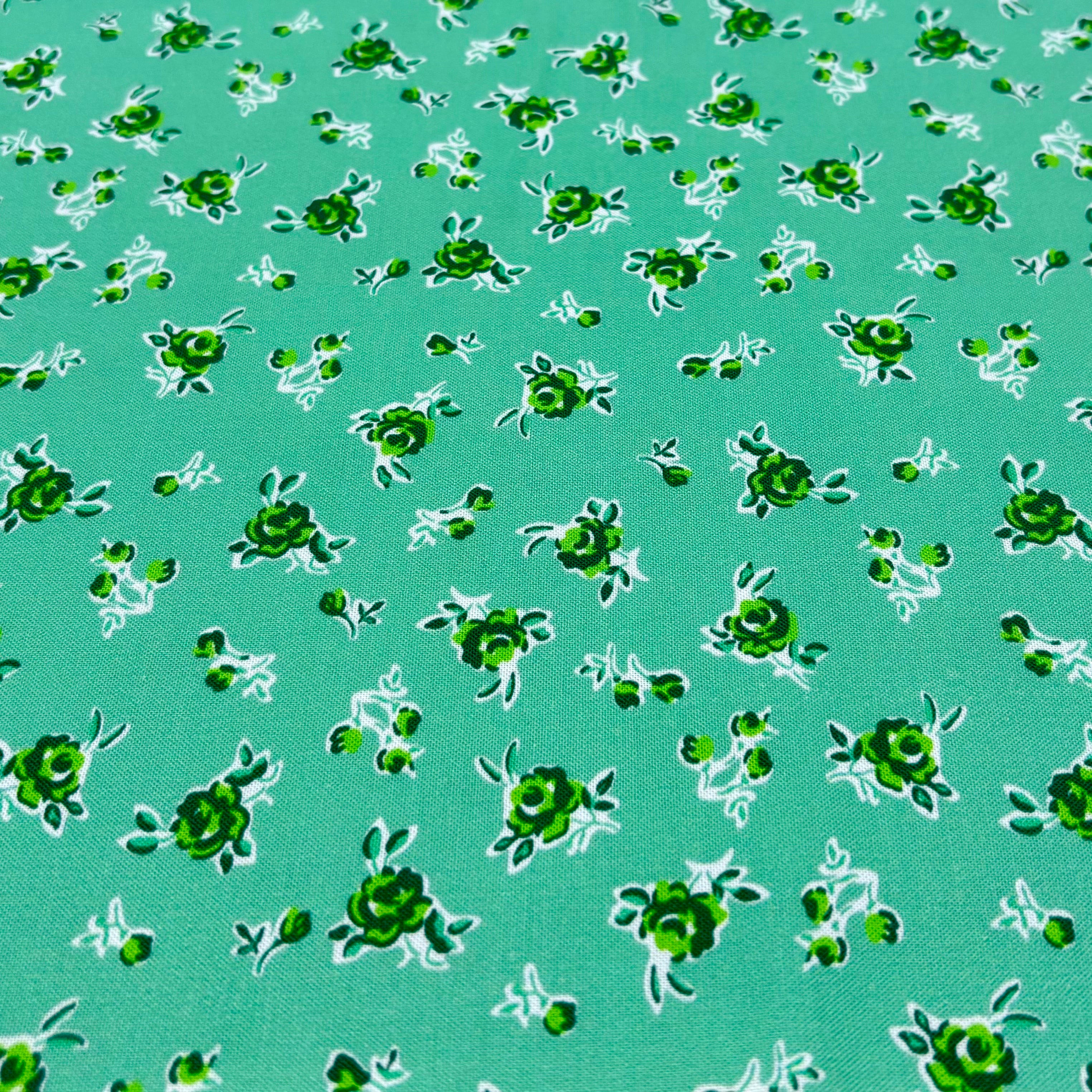 Momnson - Green Rose Toss on Green