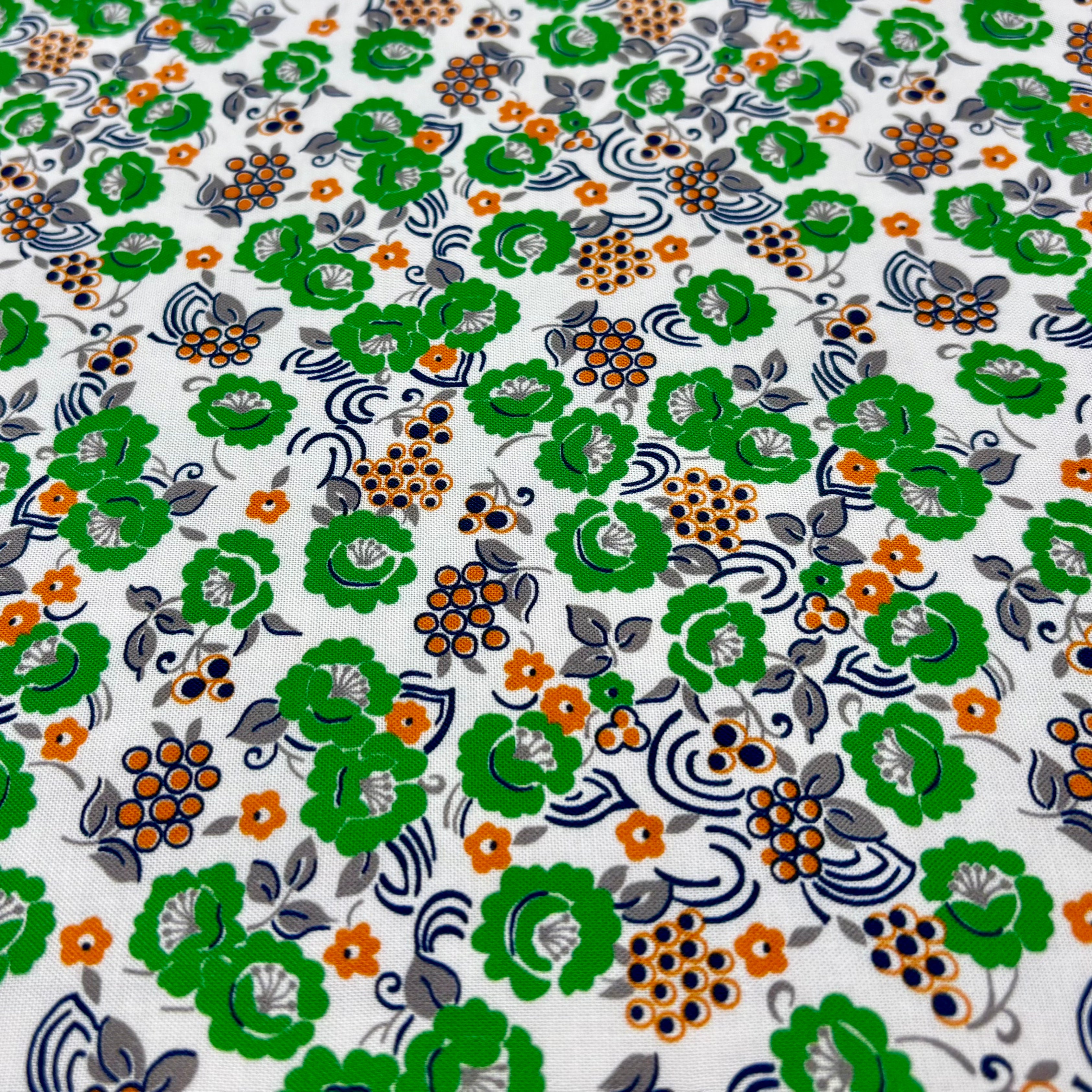 Momnson - Green Flowers With Berries on White