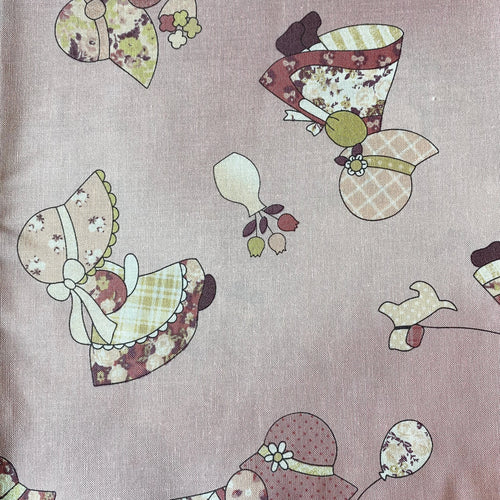 Sue-Chan - Sunbonnet Sue Tossed on Berry