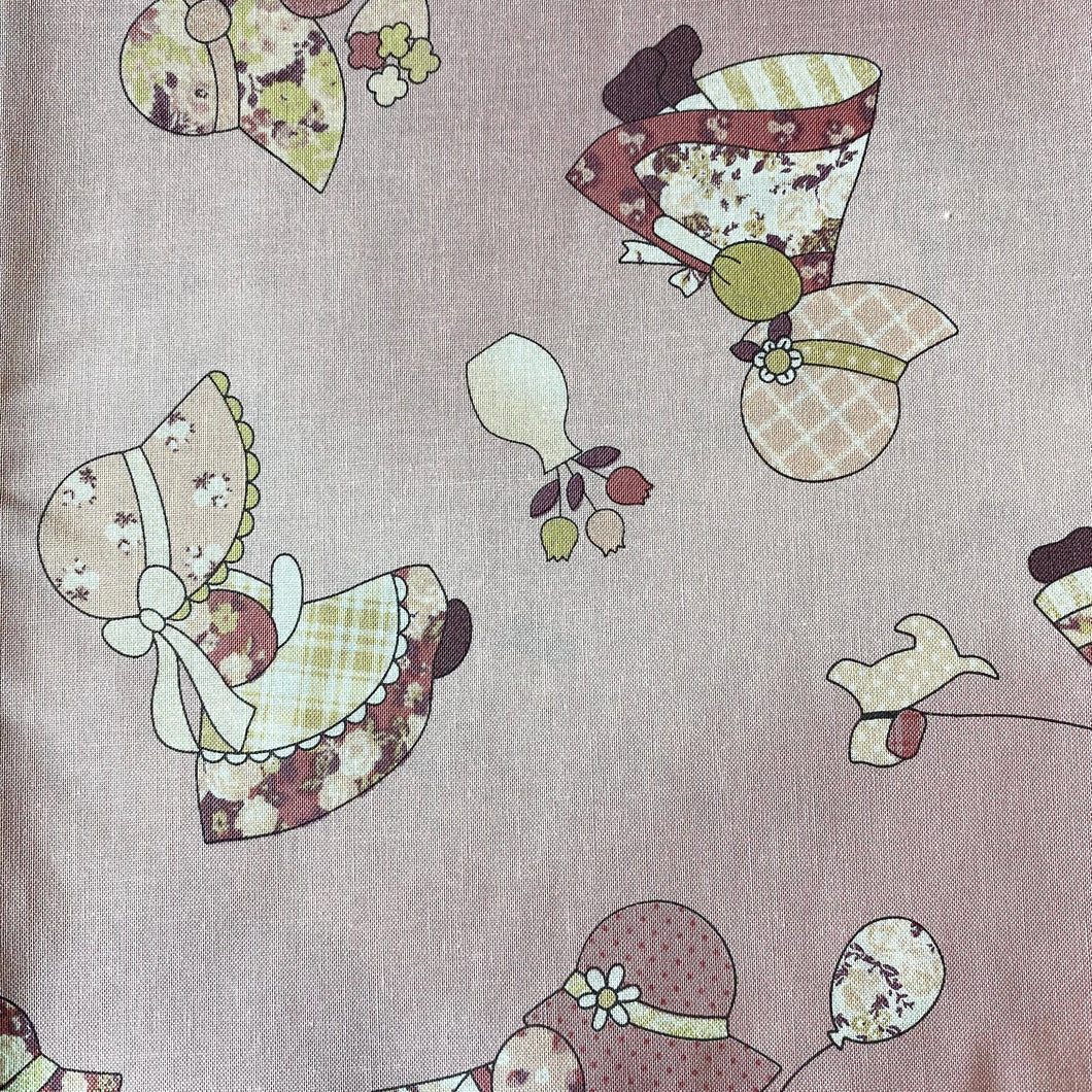 Sue-Chan - Sunbonnet Sue Tossed on Berry