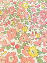 Load image into Gallery viewer, Liberty Fabrics Tana Lawn© Betsy AB (Metallic)
