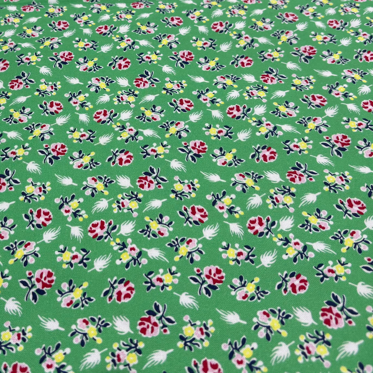 Momnson - Bouquet Toss on Emerald