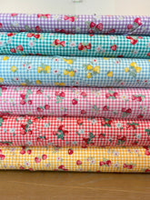 Load image into Gallery viewer, Atsuko Matsuyama Fat Quarter Bundle Strawberries and Gingham 10
